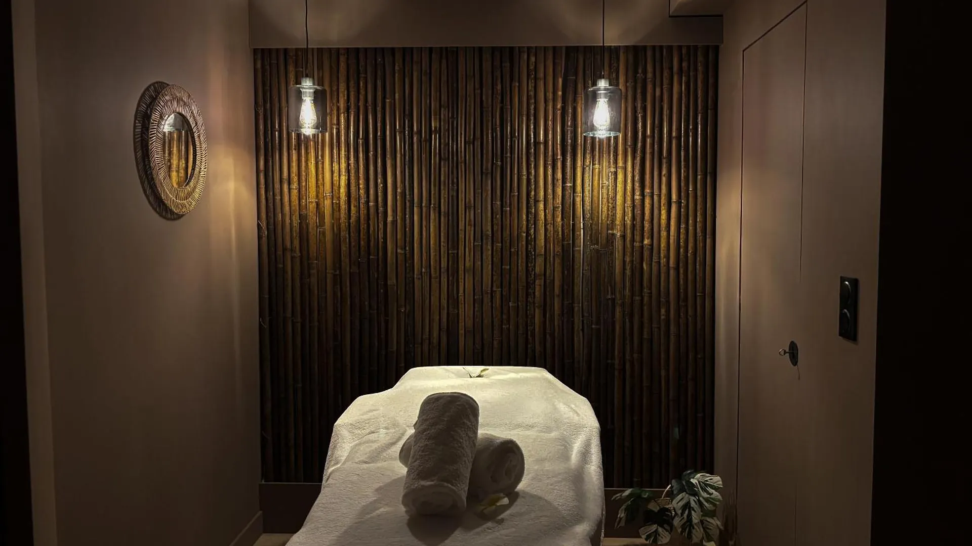 Suite Banjar-Luxe,Balneo & Sauna Saint-Aubin-d'Aubigne Franciaország